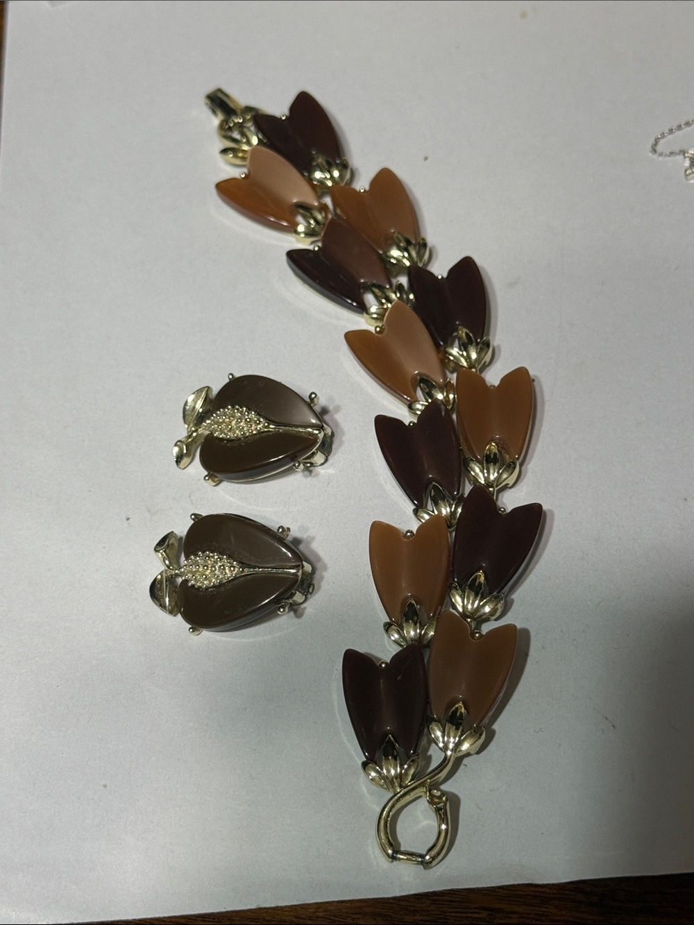VIntage Lisner Thermoset Brown & Gold Tone costume jewelry 7” Bracelet & earring
